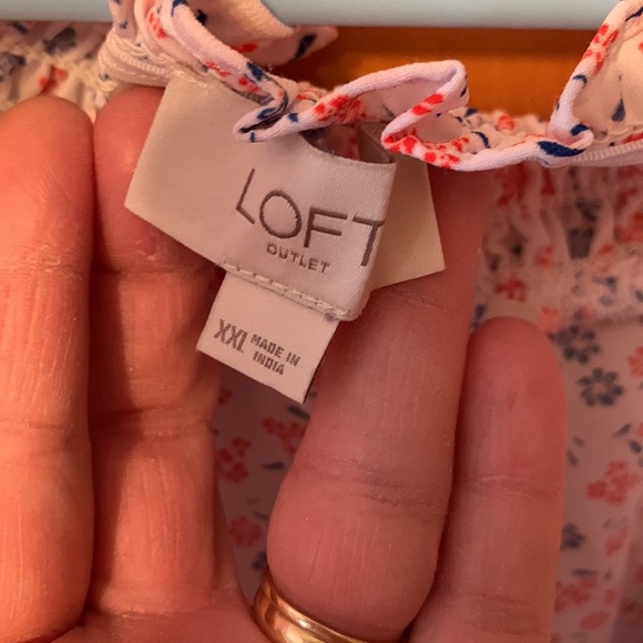 NWOT. Loft outlet off the shoulder top. XXL. - Picture 3 of 7
